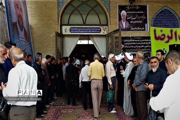 مراسم هفتمین روز درگذشت امام جمعه  شهرستان کازرون همراه با مراسم ارتحال امام خمینی (ره)