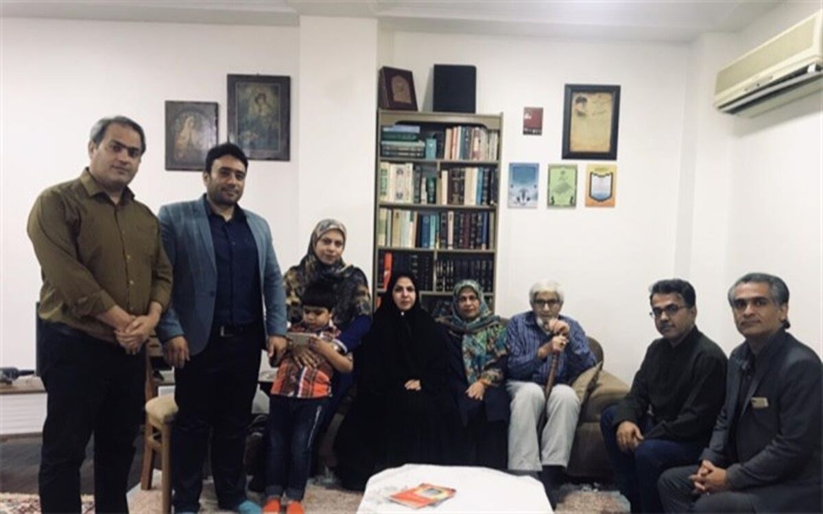 هنرمندان پیشکسوت نقش آموزگار ایفا می کنند