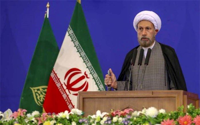 امام جمعه شیراز: هدف از تحریم‌های دشمن ایجاد فشار است و نباید بترسیم