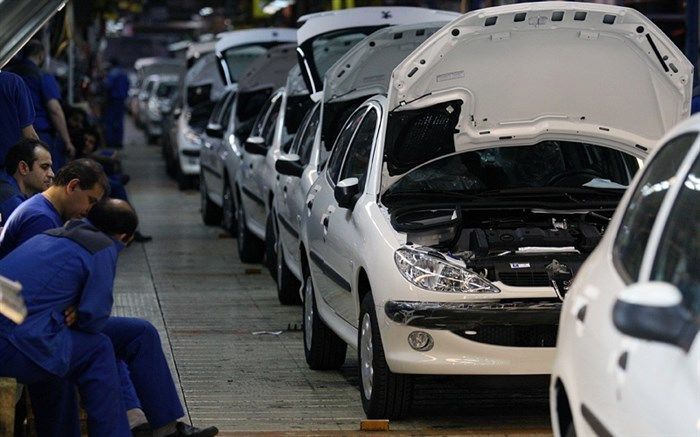 شورای رقابت باید به بحث قیمت‌گذاری خودرو ورود کند