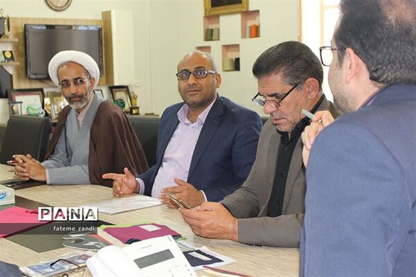 کارگروه فرم مدارس در کارخانه پشم بافی آسیا