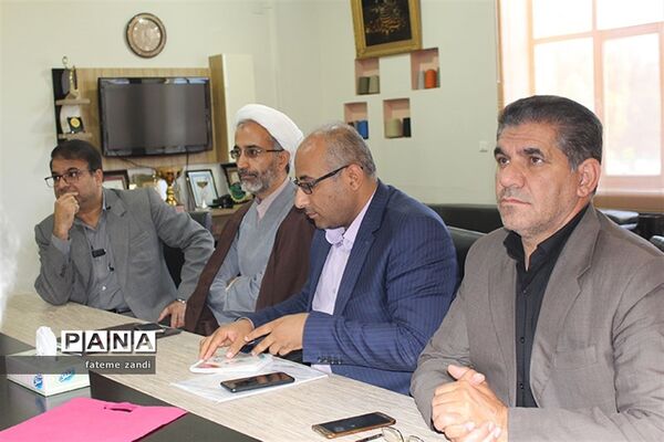 کارگروه فرم مدارس در کارخانه پشم بافی آسیا