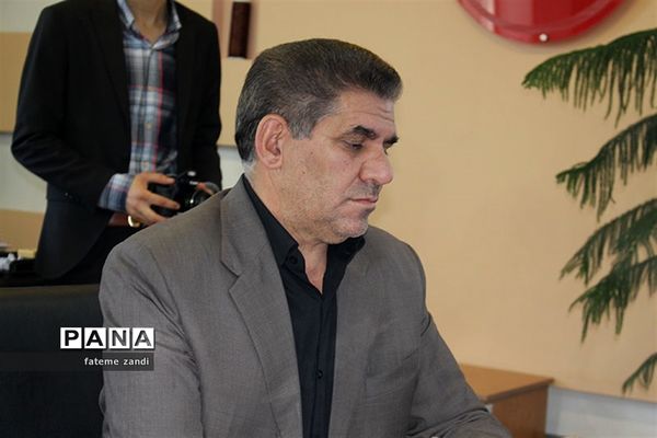 کارگروه فرم مدارس در کارخانه پشم بافی آسیا