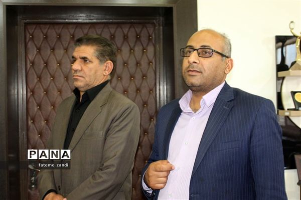 کارگروه فرم مدارس در کارخانه پشم بافی آسیا