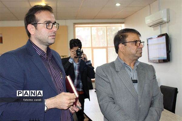 کارگروه فرم مدارس در کارخانه پشم بافی آسیا