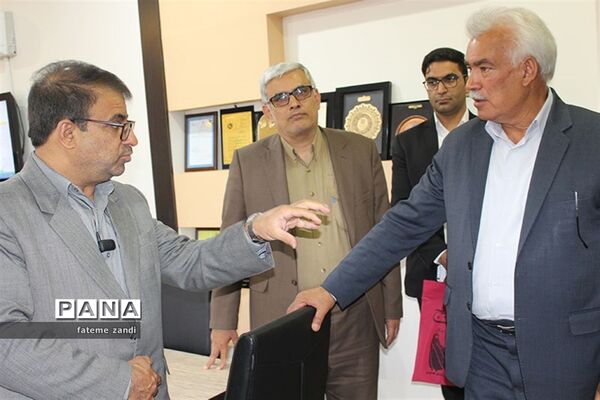 کارگروه فرم مدارس در کارخانه پشم بافی آسیا
