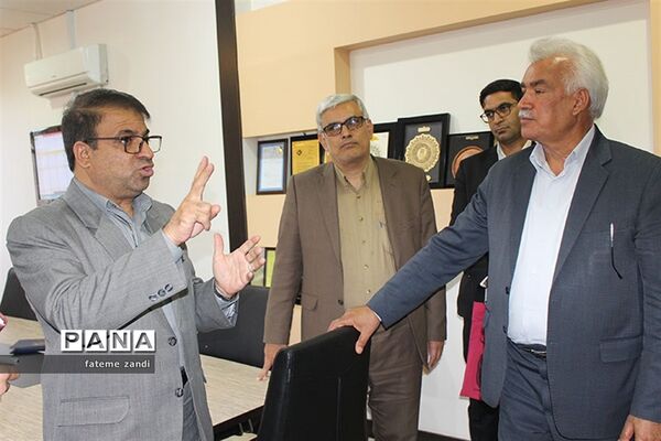 کارگروه فرم مدارس در کارخانه پشم بافی آسیا