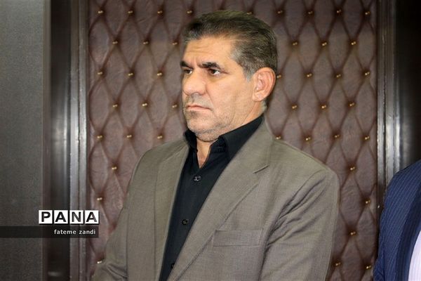 کارگروه فرم مدارس در کارخانه پشم بافی آسیا