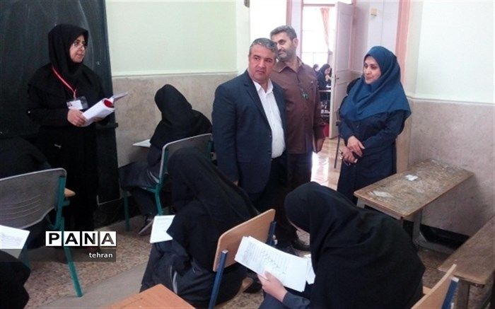 بازدید سرپرست آموزش و پرورش منطقه 17 از حوزه های امتحانی