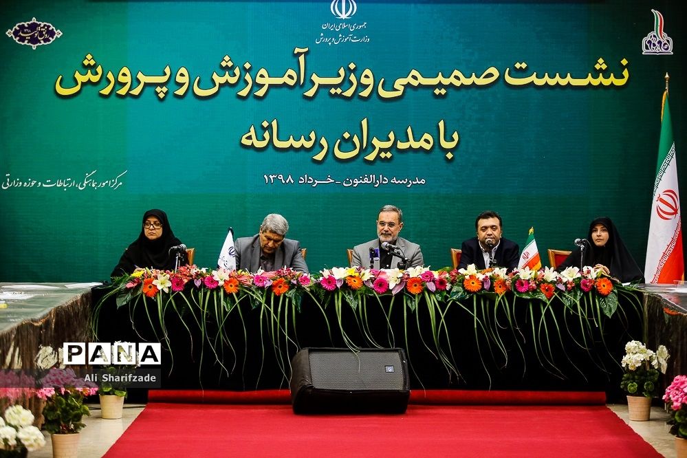 نشست صمیمی وزیرآموزش و پرورش با مدیران رسانه