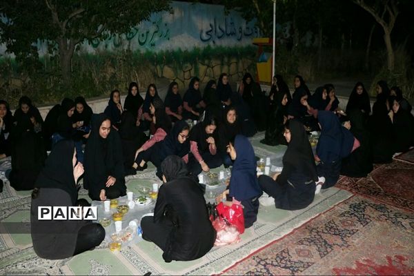 ضیافت افطاری در دبیرستان غیرانتفاعی مهرگان شهرقدس