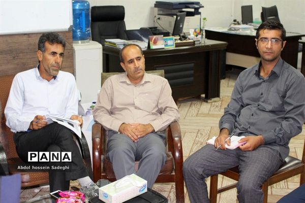 نشست تخصصی اداره تربیت بدنی با سر گروه های آموزشی درس تربیت بدنی استان بوشهر