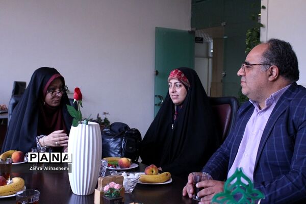 بازدید رئیس سازمان دانش آموزی تهران از روند تولید لباس فرم دانش‌آموزی