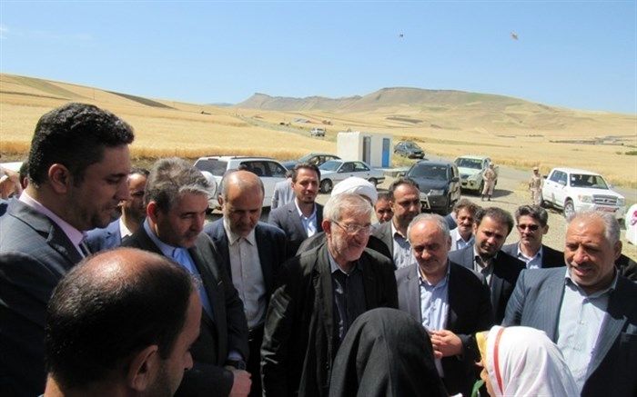 بازدید رئیس بنیاد مستضعفان کشور از مدارس شهرستان گرمی