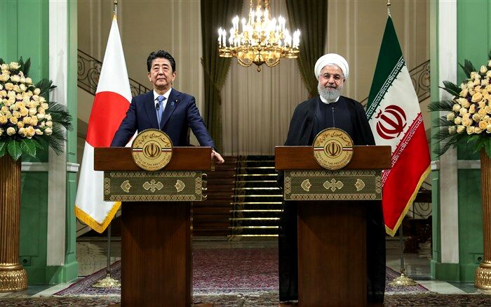 روحانی: آغازگر هیچ جنگی در منطقه حتی با آمریکا نخواهیم بود اما به هر تهدیدی پاسخ قاطع می‌دهیم