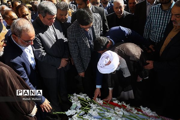 تشییع پیکر محمد رضا حافظی رئیس جامعه خیرین مدرسه ساز