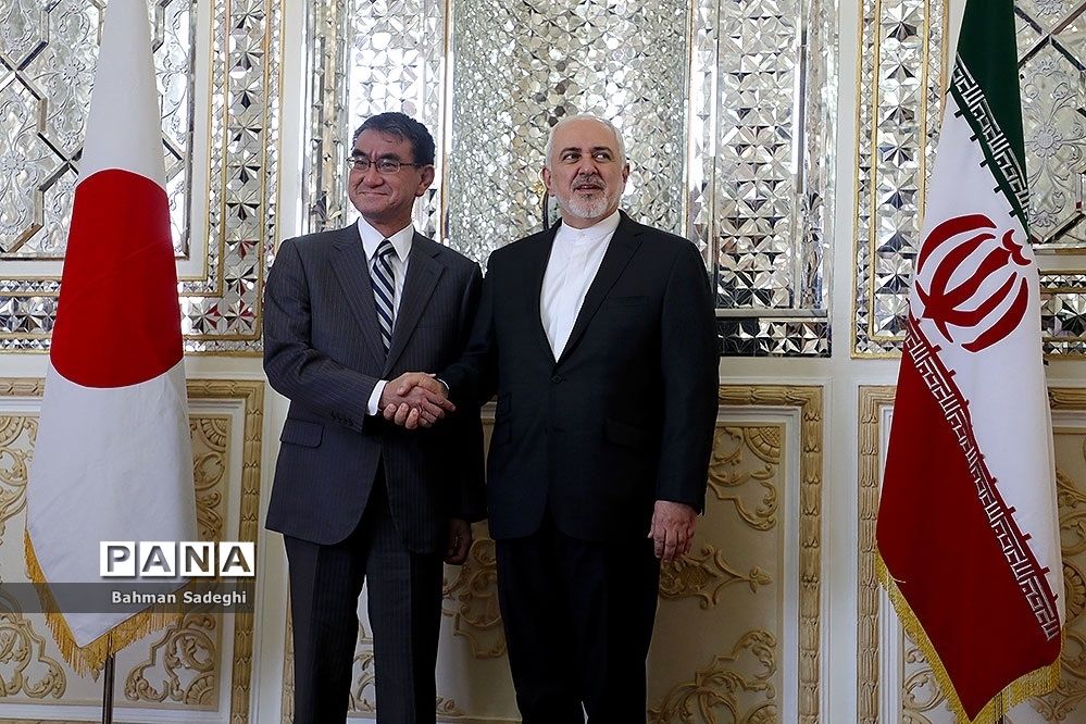 ظریف در توضیح ملاقت‌های آبه: دلیل اصلی تنش تحمیل جنگ اقتصادی به مردم ایران است