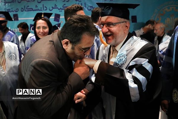 یازدهمین  مراسم دانش آموختگی دانشجویان پردیس بین الملل دانشگاه شریف جزیره کیش