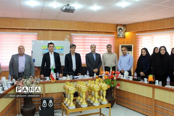 تجلیل از برگزیدگان مسابقات علمی تخصصی  و روش‌های برتر تدریس معلمان بوشهر-1