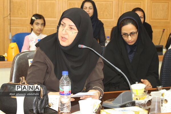 تجلیل از برگزیدگان مسابقات علمی تخصصی  و روش‌های برتر تدریس معلمان بوشهر-1