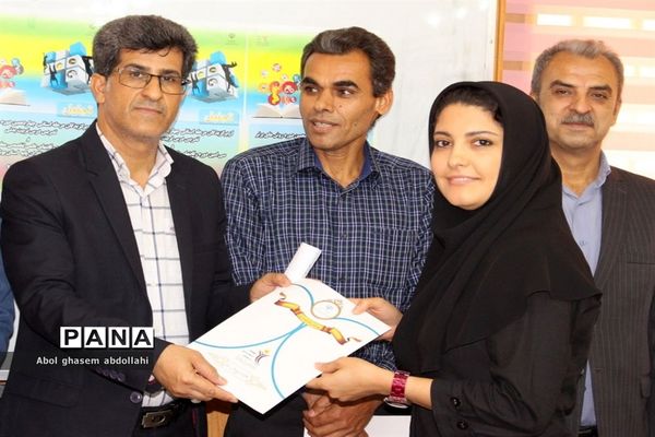 تجلیل از برگزیدگان مسابقات علمی تخصصی  و روش های برتر تدریس معلمان بوشهر-2