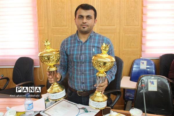 تجلیل از برگزیدگان مسابقات علمی تخصصی  و روش های برتر تدریس معلمان بوشهر-2