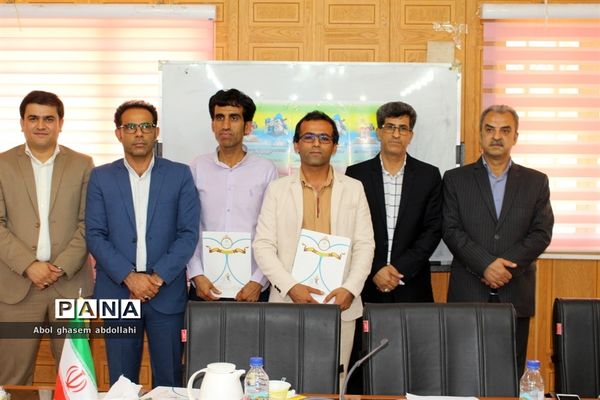 تجلیل از برگزیدگان مسابقات علمی تخصصی  و روش های برتر تدریس معلمان بوشهر-2