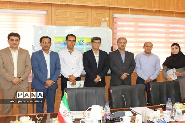 تجلیل از برگزیدگان مسابقات علمی تخصصی  و روش های برتر تدریس معلمان بوشهر-2