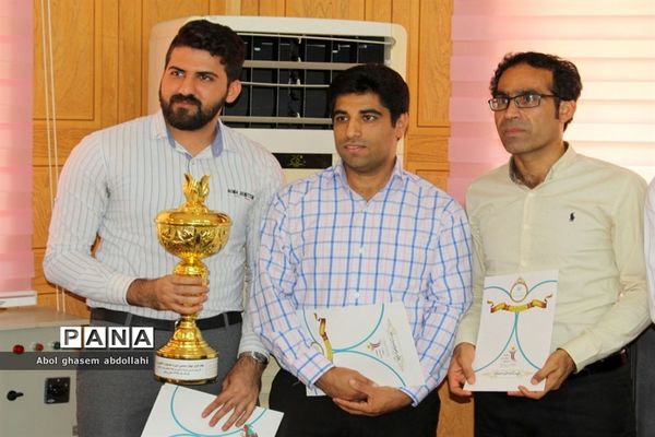 تجلیل از برگزیدگان مسابقات علمی تخصصی  و روش های برتر تدریس معلمان بوشهر-2