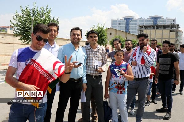 شور و شوق مردم عاشقان والیبال قبل از بازی تیم ملی ایران