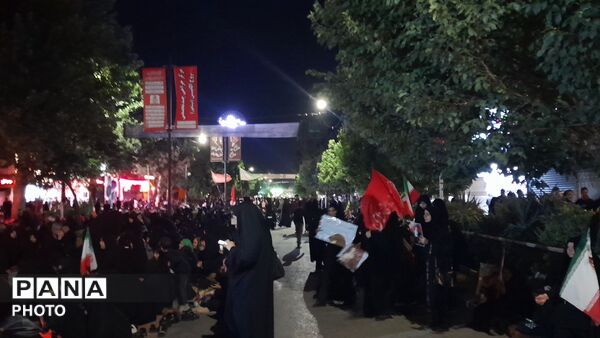 طنین نوای یا حسین در مسجد جامع نیشابور غرق در سوگ عاشورا
