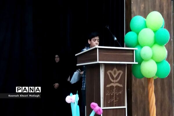 تقدیر از دانش‌آموزان مقام‌آور کازرون