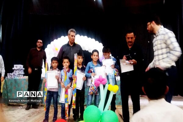 تقدیر از دانش‌آموزان مقام‌آور کازرون