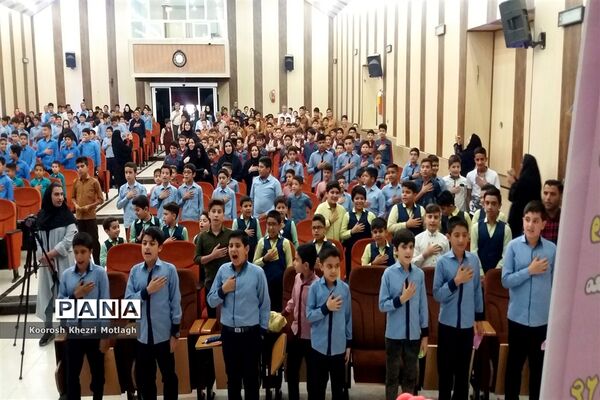 تقدیر از دانش‌آموزان مقام‌آور کازرون