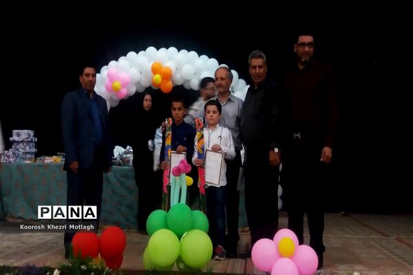 تقدیر از دانش‌آموزان مقام‌آور کازرون