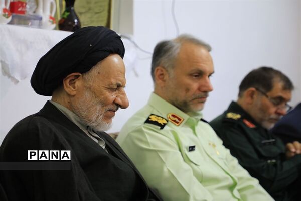 دیدار آیت الله عبادی با خانواده شهید هادی  نیرومندزاده