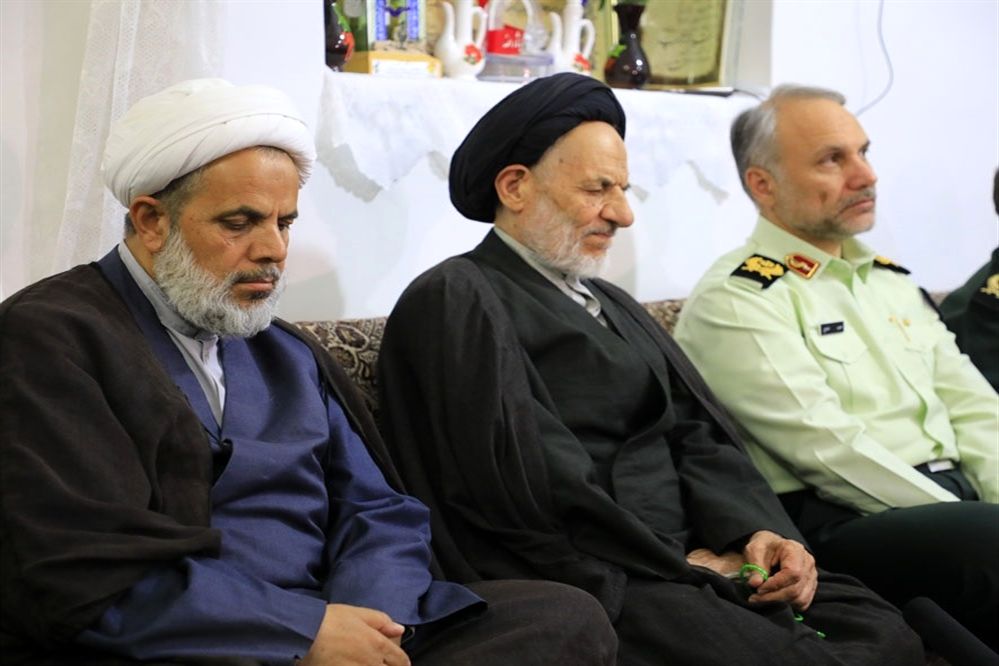 دیدار آیت الله عبادی با خانواده شهید هادی  نیرومندزاده