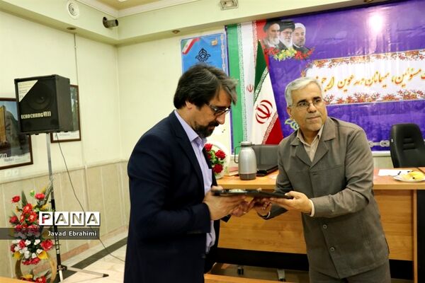 نشست ارزیابان لباس فرم مدارس خراسان رضوی