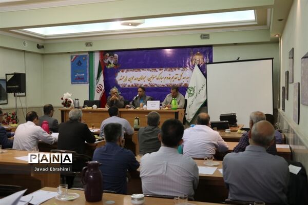 نشست ارزیابان لباس فرم مدارس خراسان رضوی