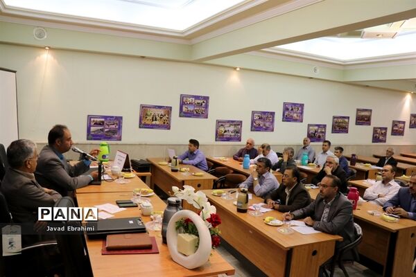 نشست ارزیابان لباس فرم مدارس خراسان رضوی