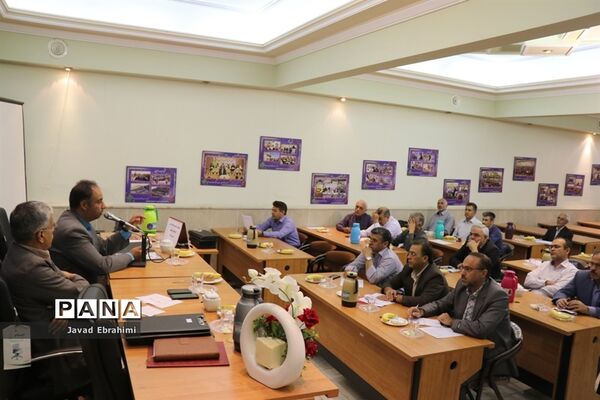 نشست ارزیابان لباس فرم مدارس خراسان رضوی
