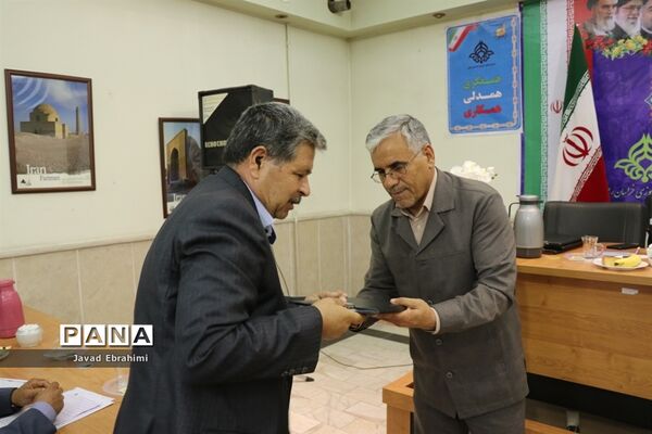 نشست ارزیابان لباس فرم مدارس خراسان رضوی
