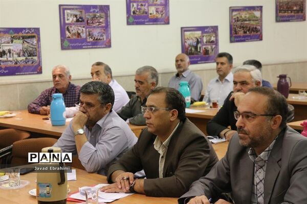 نشست ارزیابان لباس فرم مدارس خراسان رضوی