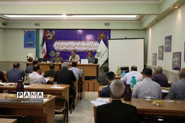 نشست ارزیابان لباس فرم مدارس خراسان رضوی