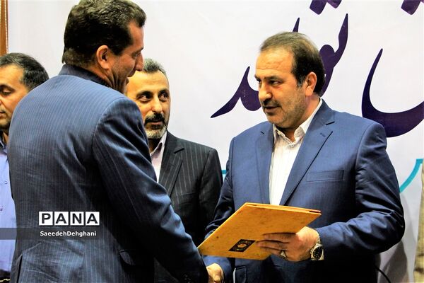 جلسه ستاد پشتیبانی سوادآموزی استان فارس با حضور رئیس نهضت سواد آموزی کشور