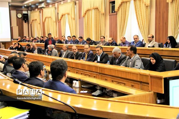 جلسه ستاد پشتیبانی سوادآموزی استان فارس با حضور رئیس نهضت سواد آموزی کشور