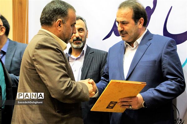 جلسه ستاد پشتیبانی سوادآموزی استان فارس با حضور رئیس نهضت سواد آموزی کشور