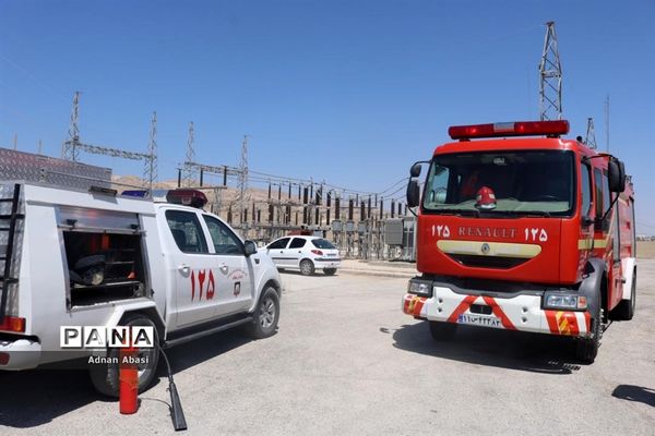 مهار آتش سوزی ایستگاه برق گله‌دار