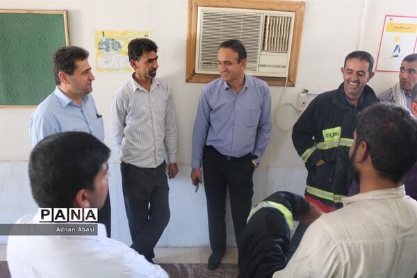 مهار آتش سوزی ایستگاه برق گله‌دار