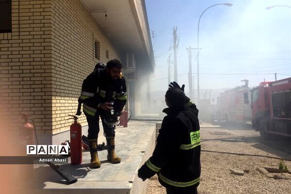 مهار آتش سوزی ایستگاه برق گله‌دار